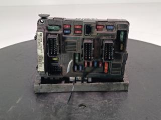 блок предохранителей Citroen C5 1 поколение [рестайлинг] 2006, цвет, 9643498680