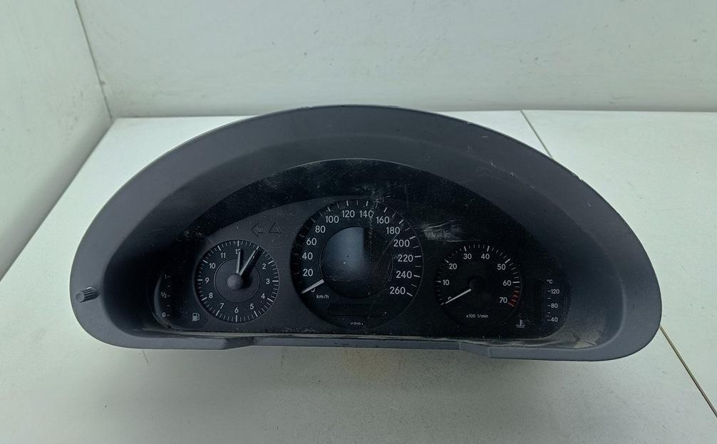 приборная панель Mercedes-Benz E-Класс W211/S211 2005, 1.8 л., бензин, МКПП, зелёный, универсал, 2115406947 - фото №1