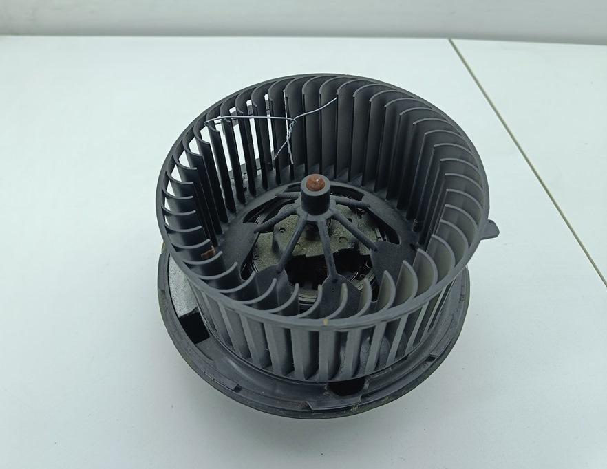 моторчик печки Volkswagen Touran 2005, 2.0 л., бензин, МКПП, серый, минивэн, 1K1820015C