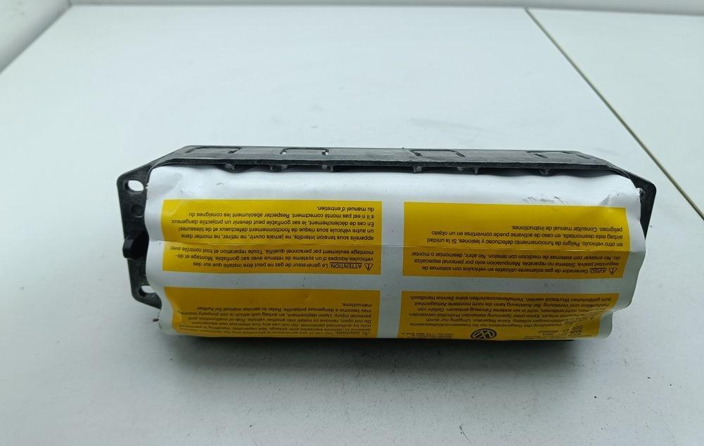 подушка безопасности пассажира Volkswagen Touran 2005, 2.0 л., бензин, МКПП, серый, минивэн, 1T0880204A