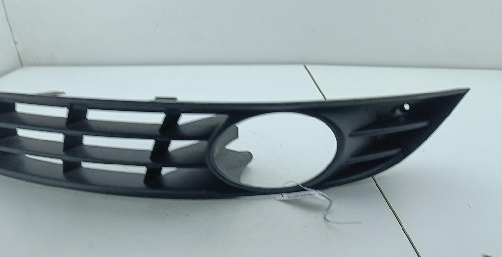 заглушка (решетка) в бампер Volkswagen Passat B6 2006, 2.0 л., дизель, МКПП, серый, универсал, 3C0853665A