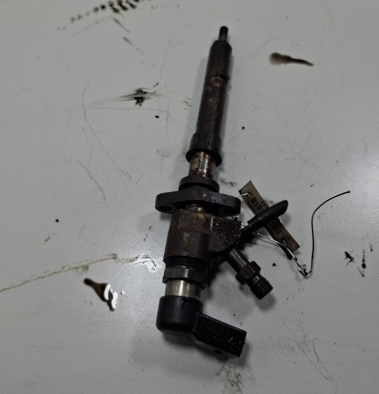 форсунка Peugeot 407 1 поколение 2006, 2.0 л., дизель, АКПП, серый, универсал, 9654551080 - фото №1
