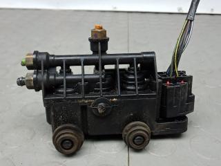 клапан компрессора пневмоподвески Land Rover Range Rover 4 поколение 2012, 4.4 л., дизель, АКПП, внедорожник 5 дв.