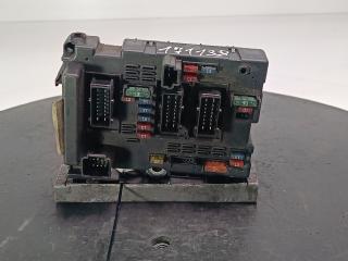 блок предохранителей Peugeot 307 1 поколение 2004, цвет, 9650664080