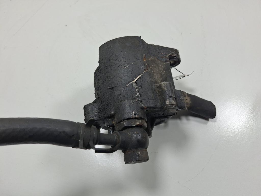 насос вакуумный Toyota Avensis 2 поколение (T250) 2004, 2.0 л., дизель, МКПП, серый, универсал, 9300-27020 - фото №1