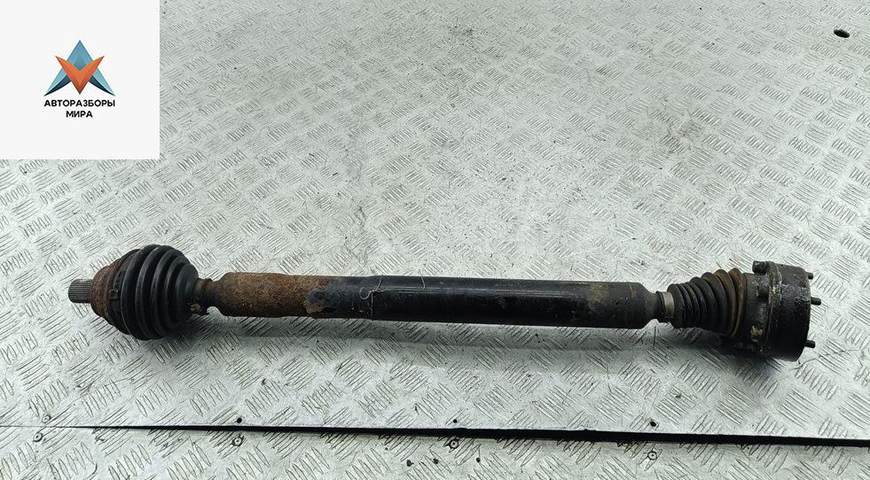 полуось передняя правая (приводной вал, ШРУС) Volkswagen Passat B6 2007, 1.6 л., бензин, МКПП, чёрный, универсал - фото №1