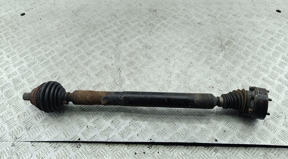 полуось передняя правая (приводной вал, ШРУС) Volkswagen Passat B6 2007, 1.6 л., бензин, МКПП, чёрный, универсал - фото №1
