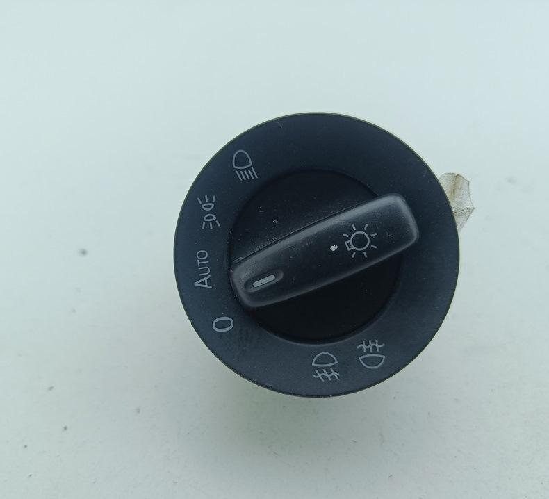 переключатель света Volkswagen Passat B6 2008, 2.0 л., дизель, МКПП, коричневый, универсал, 1K0941431AS
