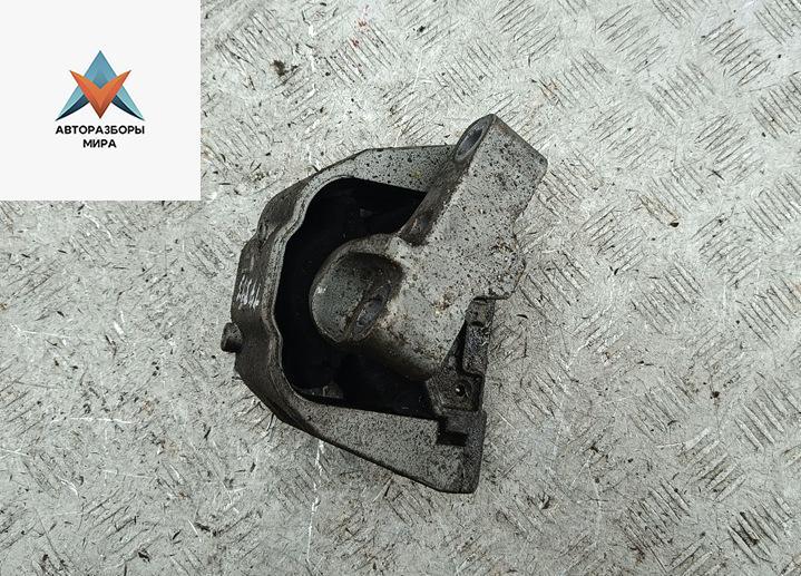 подушка крепления двигателя Volkswagen Golf 4 поколение 1998, 1.6 л., бензин, АКПП, серый, хетчбэк 3 дв. - фото №1