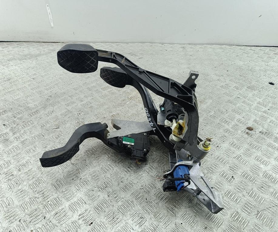 узел педальный (блок педалей) Volkswagen Passat B5+ (GP) 2003, 2.0 л., бензин, МКПП, серый, универсал