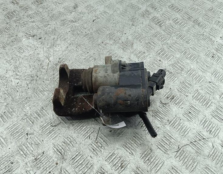 суппорт задний правый Volkswagen Passat B6 2007, 1.6 л., бензин, МКПП, чёрный, универсал