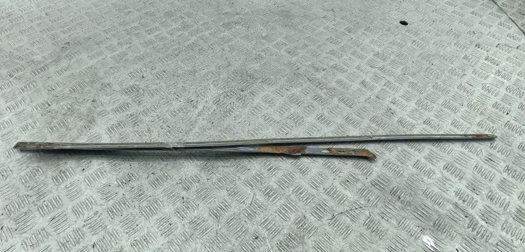 молдинг двери передней левой Volkswagen Passat B6 2007, 2.0 л., дизель, МКПП, серый, универсал