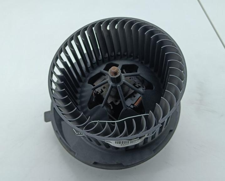 моторчик печки SEAT Toledo 3 поколение 2005, 1.6 л., бензин, МКПП, серый, хетчбэк 5 дв., 1K1819015 - фото №1