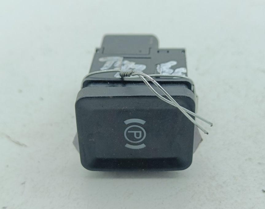 кнопка ручного тормоза (ручника) Volkswagen Passat B6 2006, 2.0 л., дизель, МКПП, чёрный, универсал, 37606