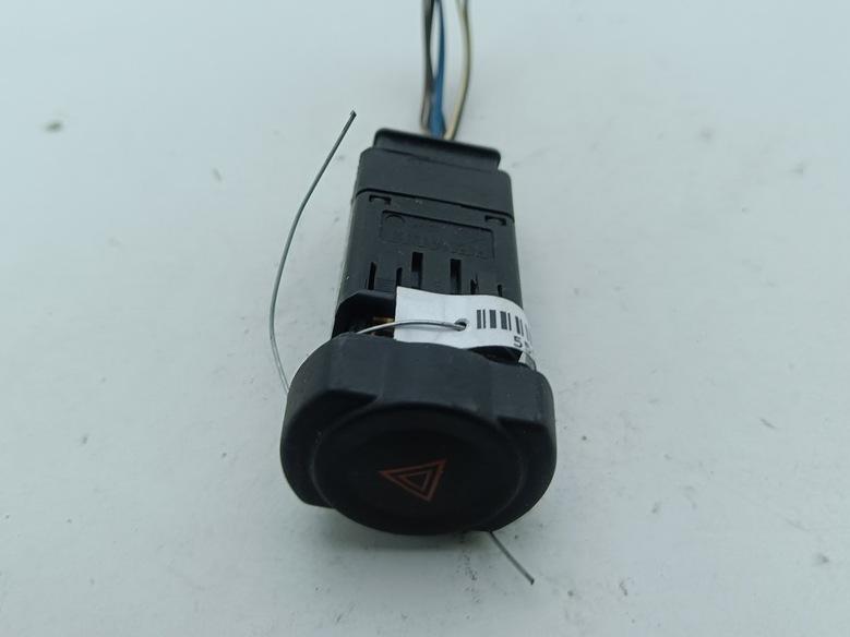кнопка (выключатель) Dacia (Renault) Sandero I 2009, 1.4 л., бензин, МКПП, синий, хетчбэк 5 дв.