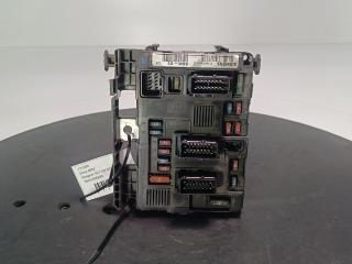 блок предохранителей Peugeot 307 1 поколение 2004, цвет, 9643498880