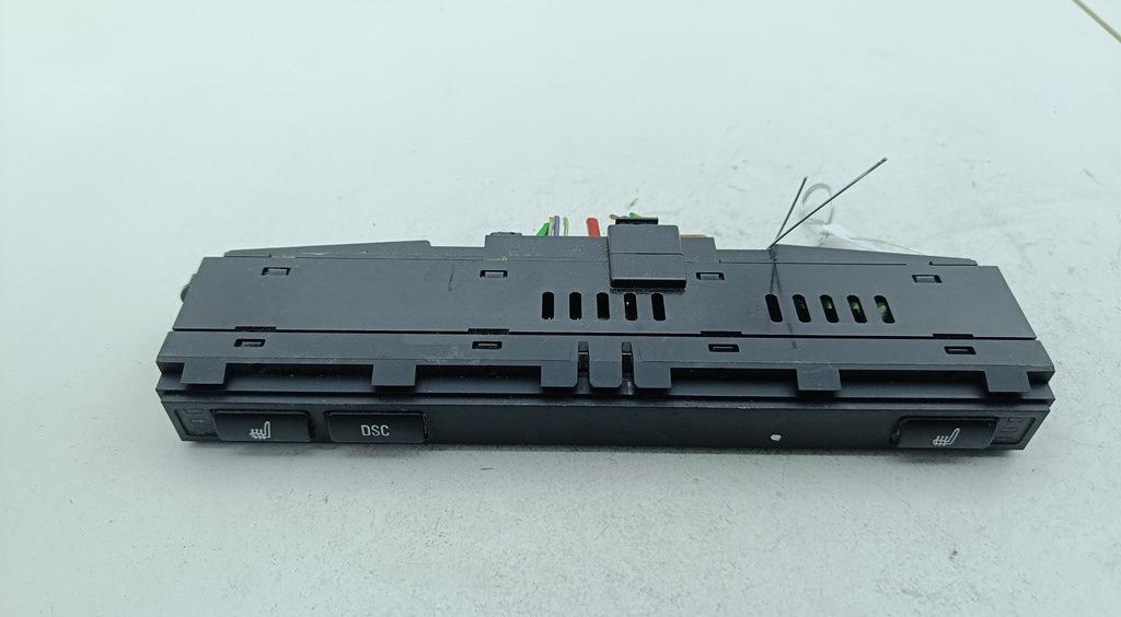 кнопка обогрева сидений BMW 3 E46 2002, 2.2 л., бензин, МКПП, серый, седан, 6914733