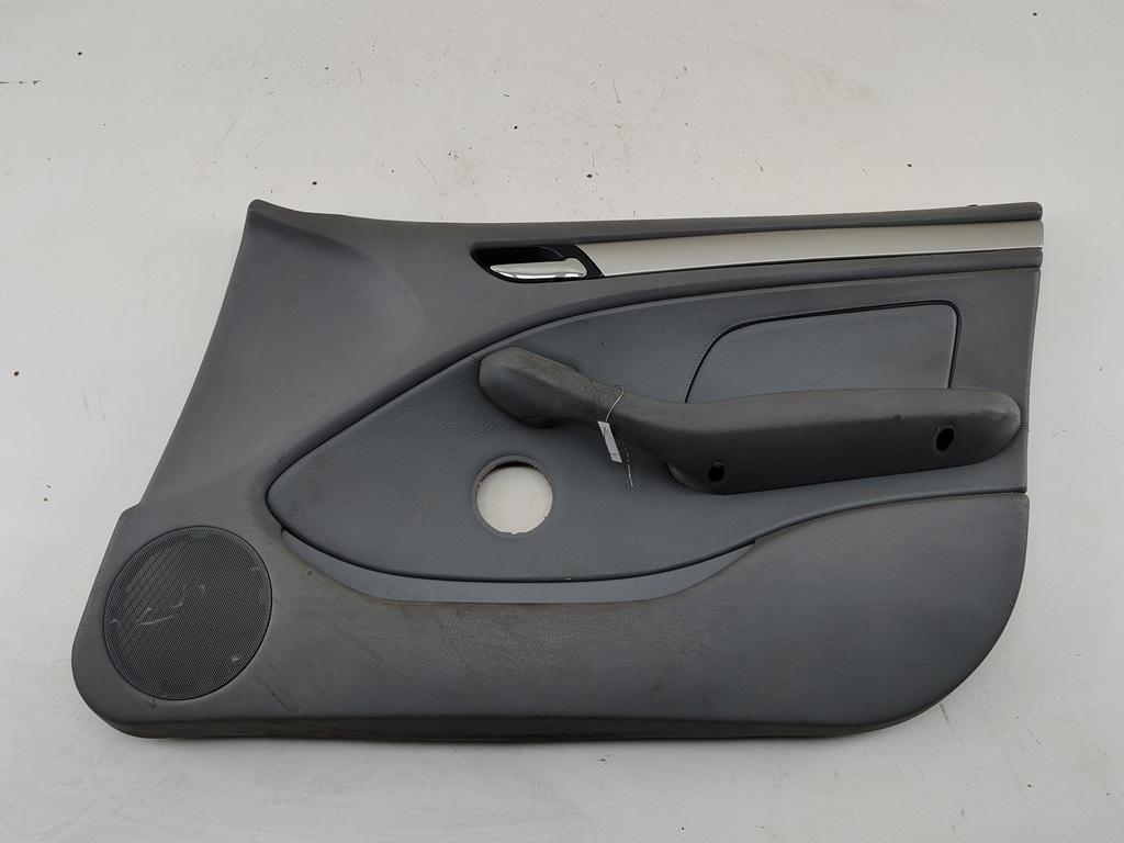 обшивка двери передняя правая BMW 3 E46 2002, 2.2 л., бензин, МКПП, серый, седан, 8224598