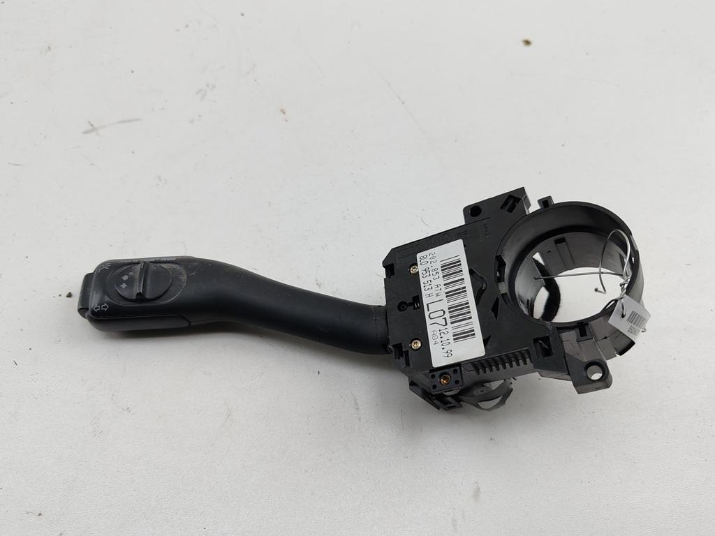 переключатель поворотов Audi A6 C5 1999, 2.8 л., бензин, МКПП, белый, универсал, 8L0953513H