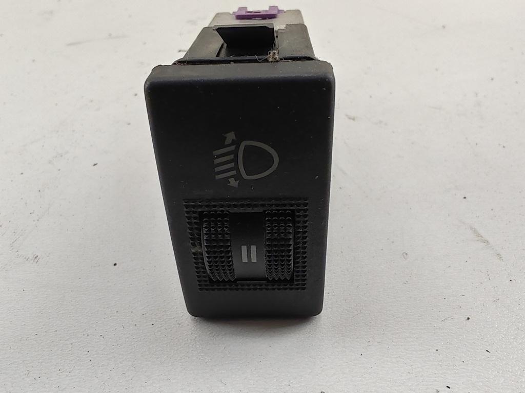кнопка корректора фар Audi A4 B5 1997, 1.6 л., бензин, МКПП, красный, седан, 8D0941301