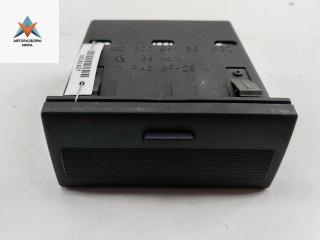 бардачок Audi A4 B5 1997, 1.6 л., бензин, МКПП, красный, седан, 8D0941561HBZ