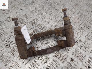 скоба суппорта Opel Vivaro A 2004, 1.9 л., дизель, МКПП, белый, микроавтобус