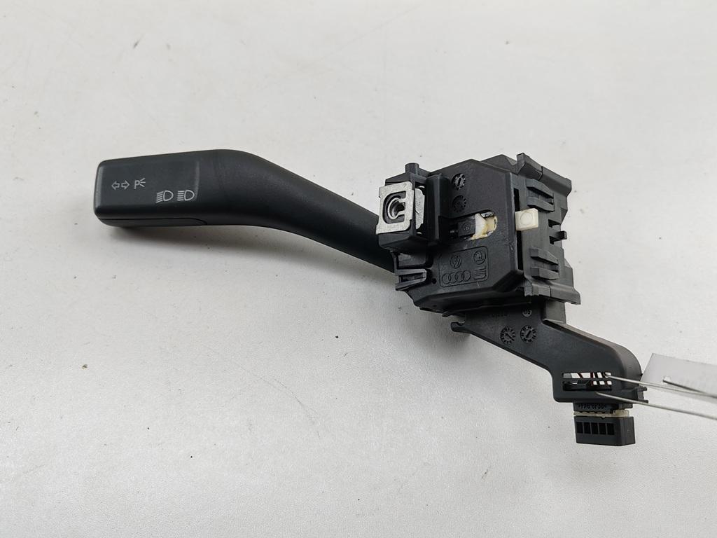 переключатель поворотов Volkswagen Golf 5 поколение 2006, 2.0 л., дизель, МКПП, чёрный, хетчбэк 5 дв., 1K0953513 - фото №1