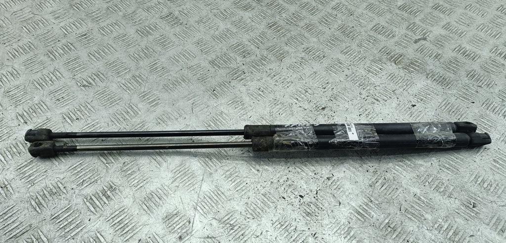амортизатор крышки багажника (3-5 двери) Mitsubishi Carisma 1998, 1.8 л., бензин, АКПП, серый, хетчбэк 5 дв.