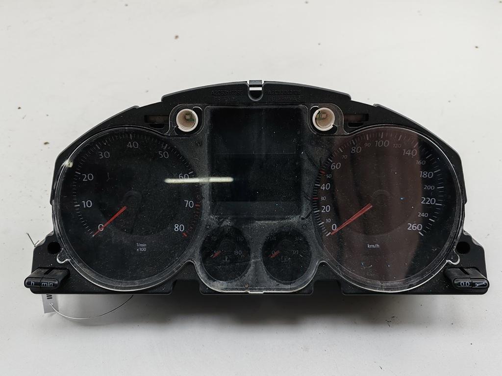 приборная панель Volkswagen Passat B6 2006, 2.0 л., бензин, МКПП, серый, седан