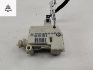 активатор замка багажника Volkswagen Golf 4 поколение 1998, 1.6 л., бензин, АКПП, серый, хетчбэк 3 дв., 1J6862159A