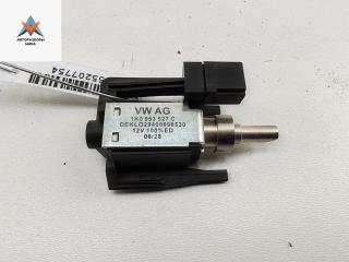 выключатель концевой (концевик) Volkswagen Caddy 3 поколение 2006, 1.9 л., дизель, АКПП, серый, фургон, 1K0953527C