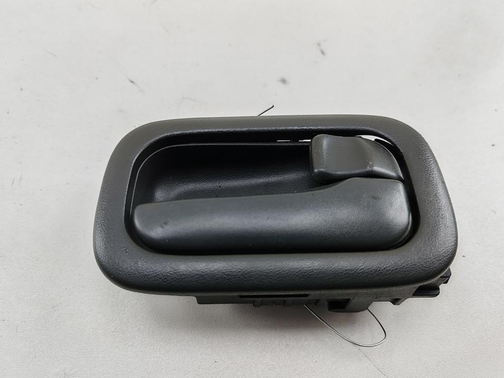 ручка внутренняя передняя правая Nissan X-Trail T30 2004, 2.2 л., дизель, МКПП, серый, внедорожник 5 дв.