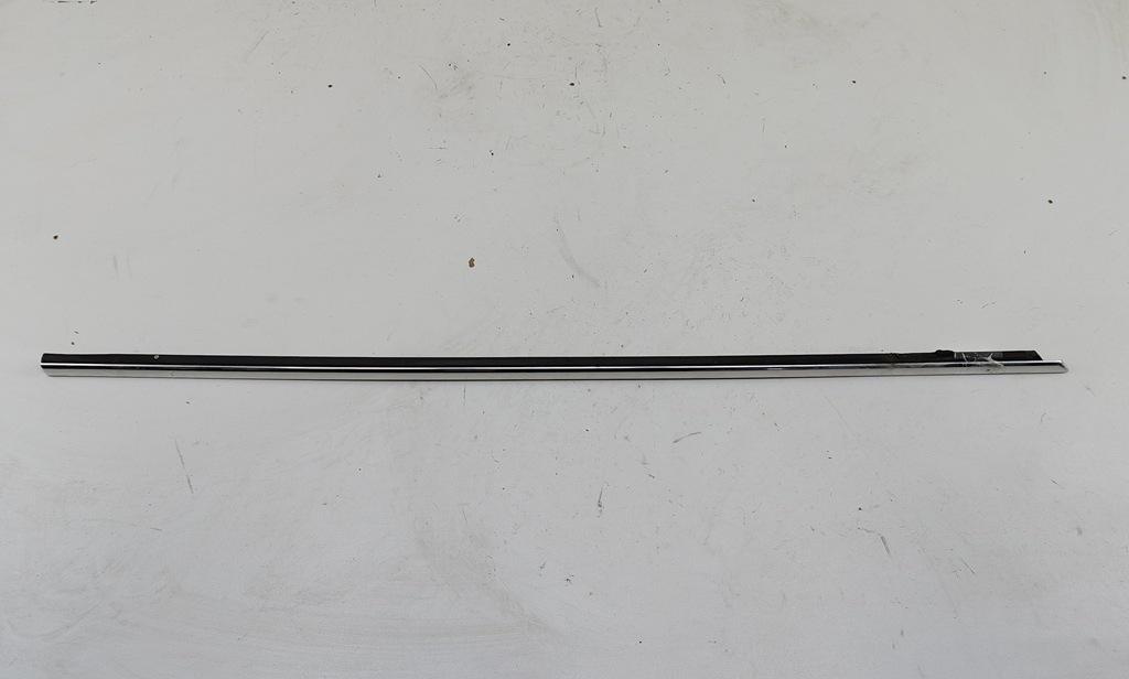 Молдинг стекла двери наружный Volkswagen Passat B5+ (GP) 2001, 2.0 л., бензин, МКПП, синий, универсал