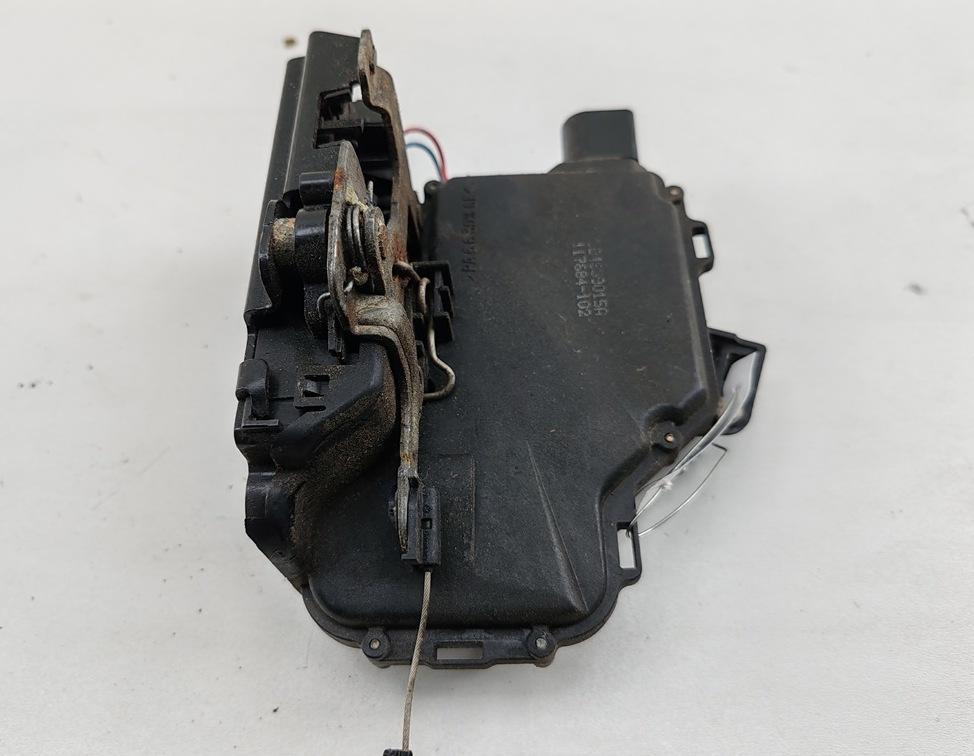 замок двери задней левой Volkswagen Passat B5 1997, 1.8 л., бензин, МКПП, синий, универсал, 3B4839015A - фото №1