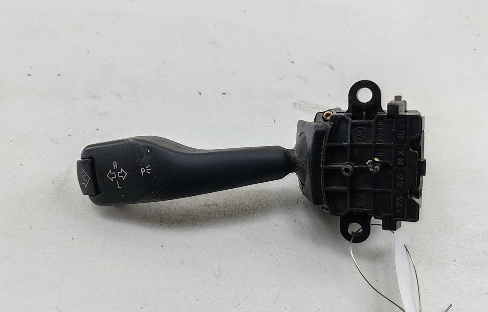 переключатель поворотов BMW 5 E39 1999, 2.5 л., дизель, МКПП, серый, седан, 8363668