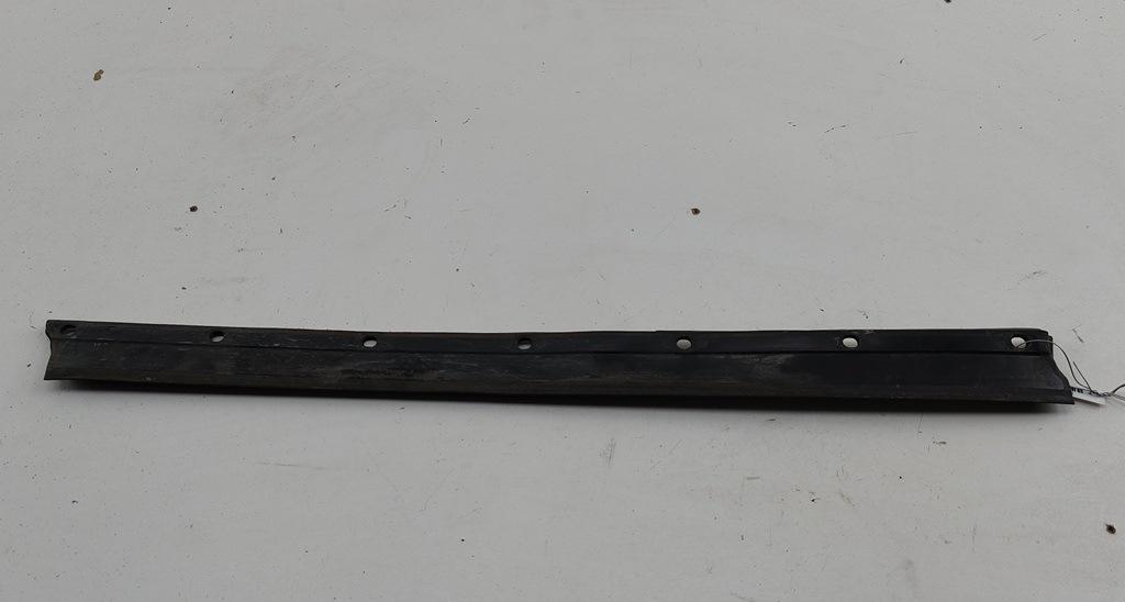 уплотнитель двери Mercedes-Benz M-Class ML W164 2006, 4.0 л., дизель, АКПП, чёрный, внедорожник 5 дв., A1646905062