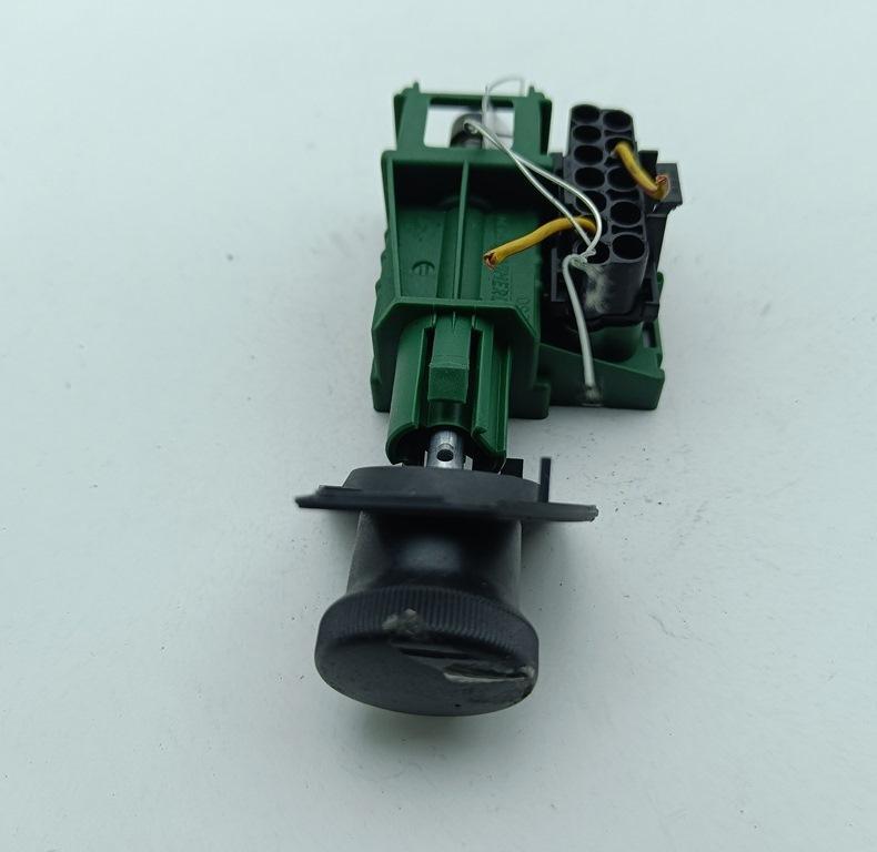 кнопка противотуманных фар BMW 3 E36 2000, 1.9 л., бензин, МКПП, чёрный, хетчбэк 3 дв., 8353504