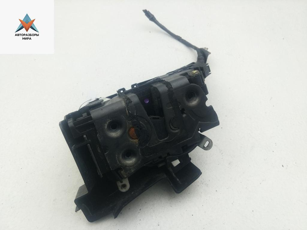 замок двери передней левой Ford Focus 2 поколение 2005, 1.6 л., i, бензин, МКПП, серый, хетчбэк 5 дв., 3M5AR21813EP - фото №1