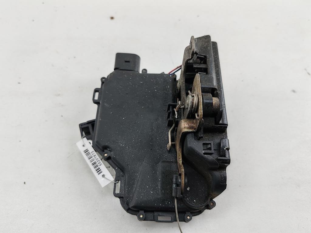 замок двери передней правой Volkswagen Passat B5+ (GP) 2001, 2.0 л., бензин, МКПП, синий, универсал, 3B1837016