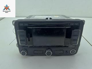 магнитола Volkswagen Golf 6 поколение 2011, 1.6 л., дизель, МКПП, белый, хетчбэк 5 дв., 3C0035270B