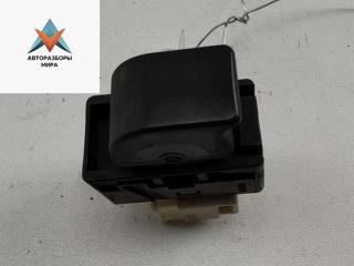 кнопка стеклоподъемника переднего правого Nissan Primera P11 2000, 1.8 л., бензин, МКПП, серый, универсал