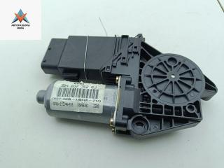 моторчик стеклоподъемника передний правый Volkswagen Passat B5 [рестайлинг] 2000, 1.6 л., бензин, МКПП, синий, универсал, 101434203