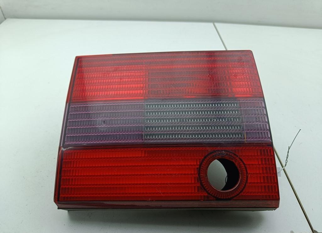 фонарь крышки багажника правый Volkswagen Passat B4 1996, 1.9 л., дизель, МКПП, зелёный, универсал, 3A9945108C - фото №1