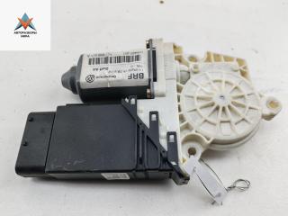 моторчик стеклоподъемника передний левый Volkswagen Golf 4 поколение 2002, 2.0 л., МКПП, универсал, 9776105404301