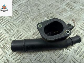 фланец (тройник) системы охлаждения Volkswagen Caddy 3 поколение 2005, 2.0 л., дизель, МКПП, белый, фургон, 038121132D