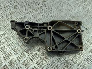 кронштейн генератора Volkswagen Caddy 3 поколение 2005, 2.0 л., дизель, МКПП, белый, фургон, 03G903143A