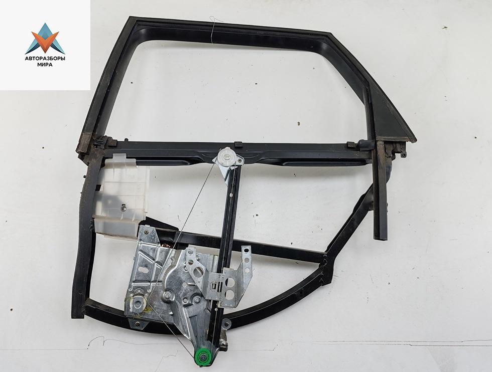 стеклоподъемник задний левый Audi A4 B5 1996, 1.8 л., бензин, МКПП, серый, универсал, 8D0839399A - фото №1