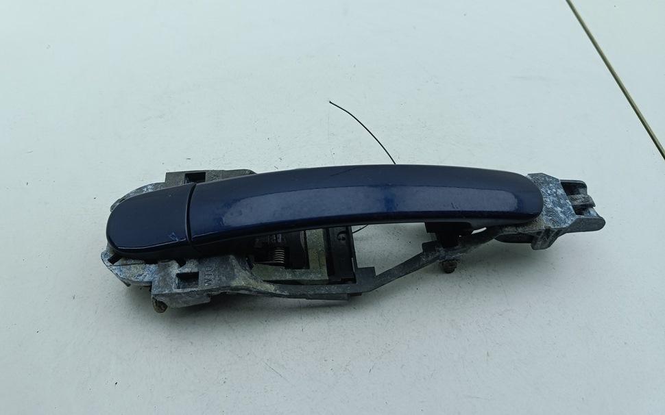 ручка наружная задняя правая Volkswagen Passat B5 1999, 1.6 л., бензин, МКПП, синий, седан, 3B0837885 - фото №1