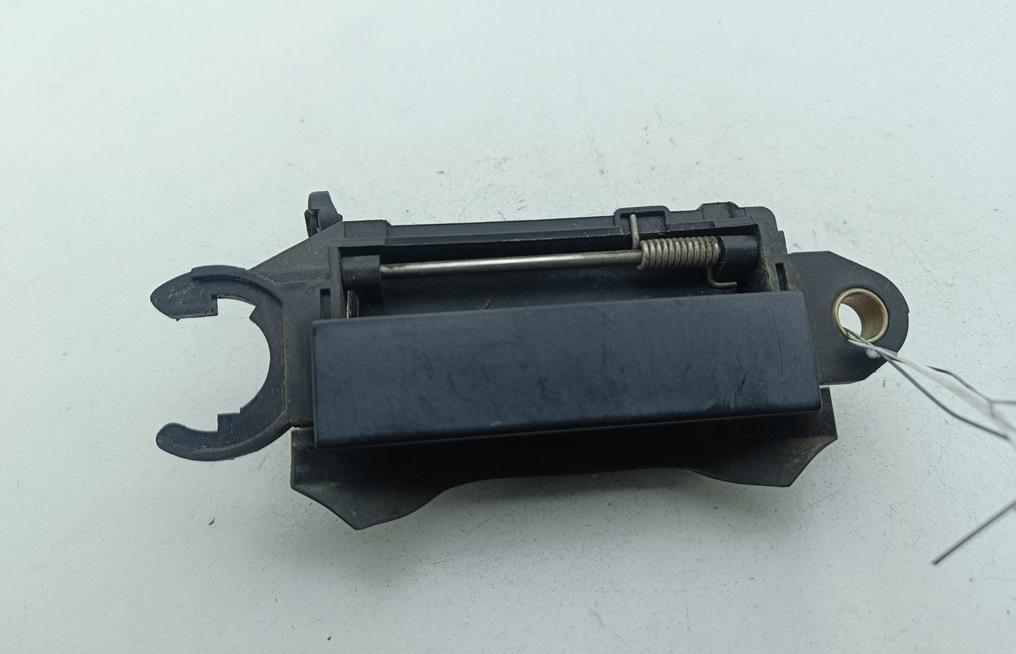 ручка наружная передняя правая Audi A4 B5 1995, 1.8 л., бензин, МКПП, зелёный, седан, 8D0837206 - фото №1