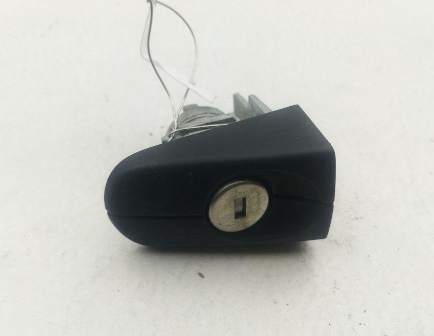 личинка дверного замка Ford Focus 2 поколение 2005, 1.6 л., i, бензин, МКПП, серый, хетчбэк 5 дв., 3M5AR21990 - фото №1